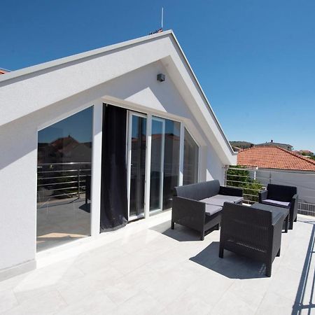 Sunny Attic Apartment With Balcony & Modern City Apartment With Outdoor Area, No Balcony Trogir Eksteriør billede