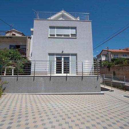 Sunny Attic Apartment With Balcony & Modern City Apartment With Outdoor Area, No Balcony Trogir Eksteriør billede