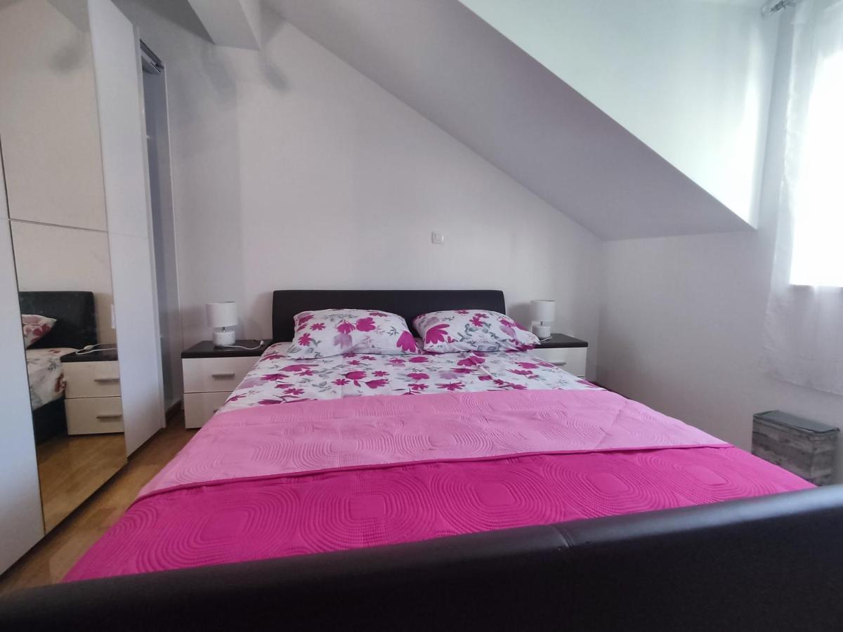 Sunny Attic Apartment With Balcony & Modern City Apartment With Outdoor Area, No Balcony Trogir Eksteriør billede