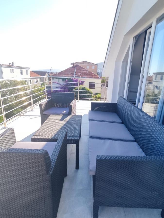 Sunny Attic Apartment With Balcony & Modern City Apartment With Outdoor Area, No Balcony Trogir Eksteriør billede
