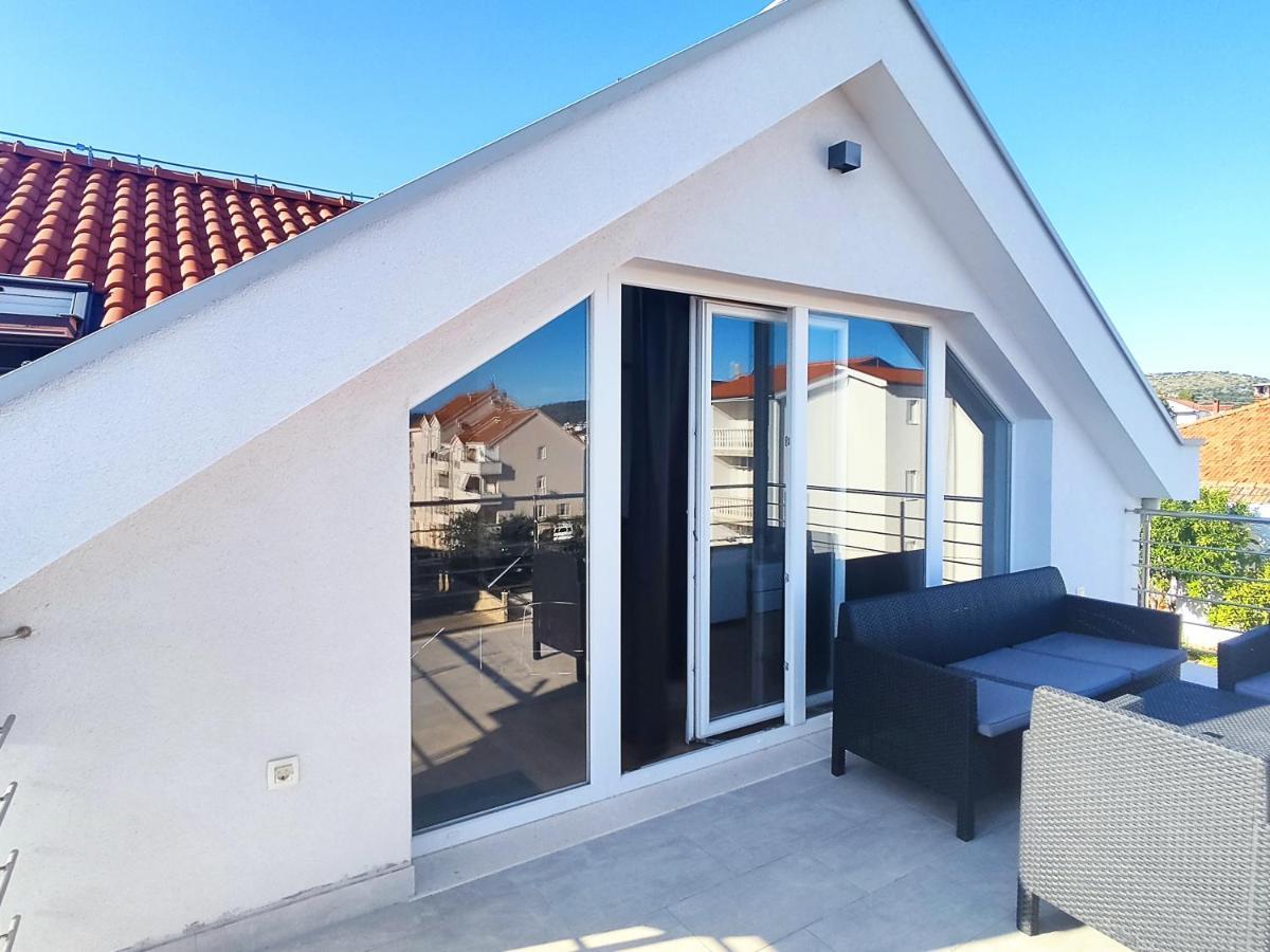 Sunny Attic Apartment With Balcony & Modern City Apartment With Outdoor Area, No Balcony Trogir Eksteriør billede