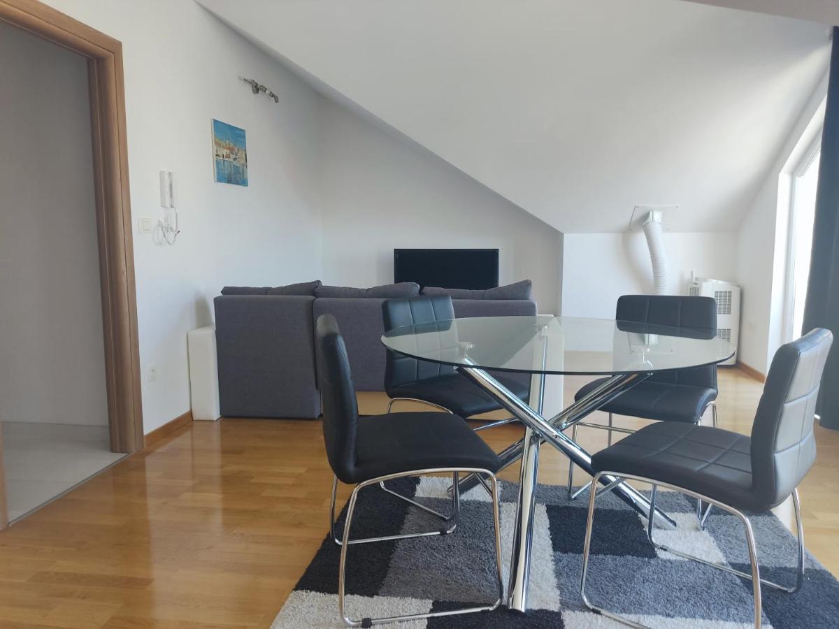 Sunny Attic Apartment With Balcony & Modern City Apartment With Outdoor Area, No Balcony Trogir Eksteriør billede