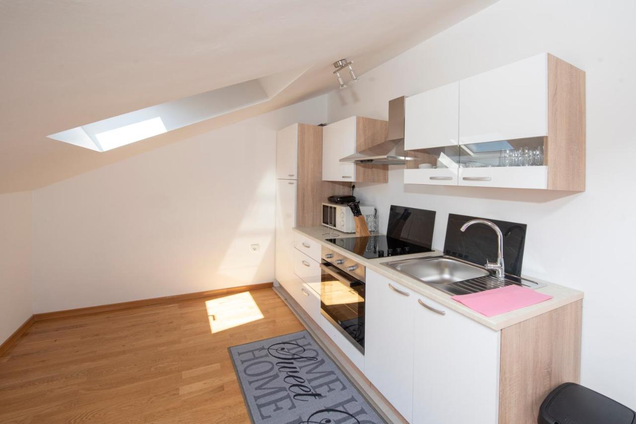 Sunny Attic Apartment With Balcony & Modern City Apartment With Outdoor Area, No Balcony Trogir Eksteriør billede