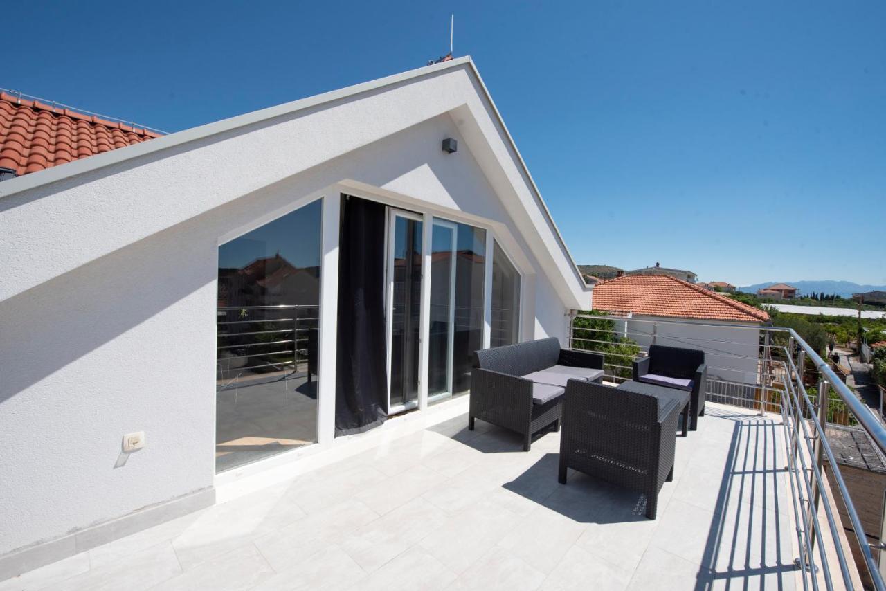 Sunny Attic Apartment With Balcony & Modern City Apartment With Outdoor Area, No Balcony Trogir Eksteriør billede