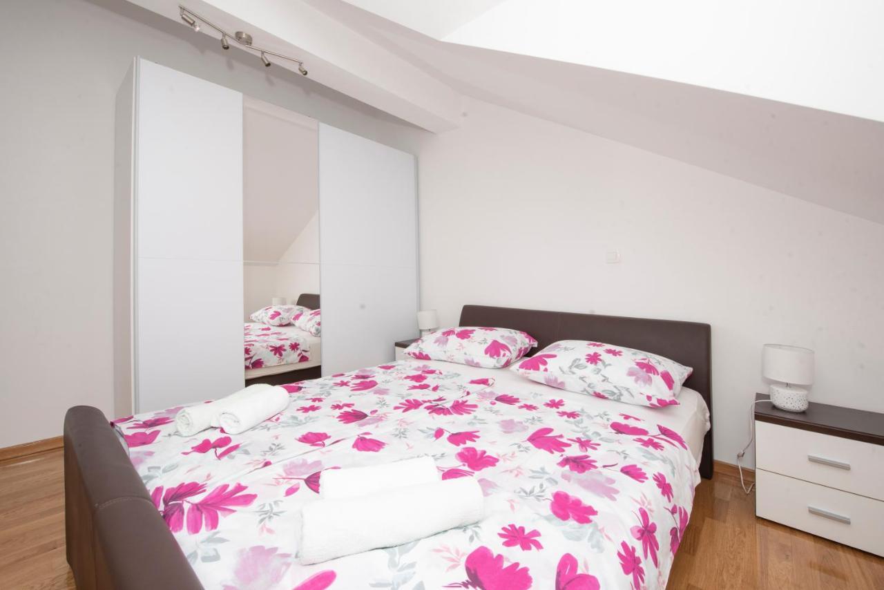 Sunny Attic Apartment With Balcony & Modern City Apartment With Outdoor Area, No Balcony Trogir Eksteriør billede