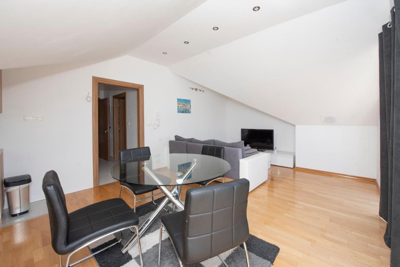 Sunny Attic Apartment With Balcony & Modern City Apartment With Outdoor Area, No Balcony Trogir Eksteriør billede