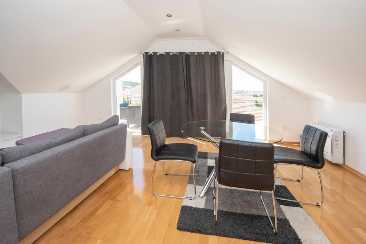 Sunny Attic Apartment With Balcony & Modern City Apartment With Outdoor Area, No Balcony Trogir Eksteriør billede