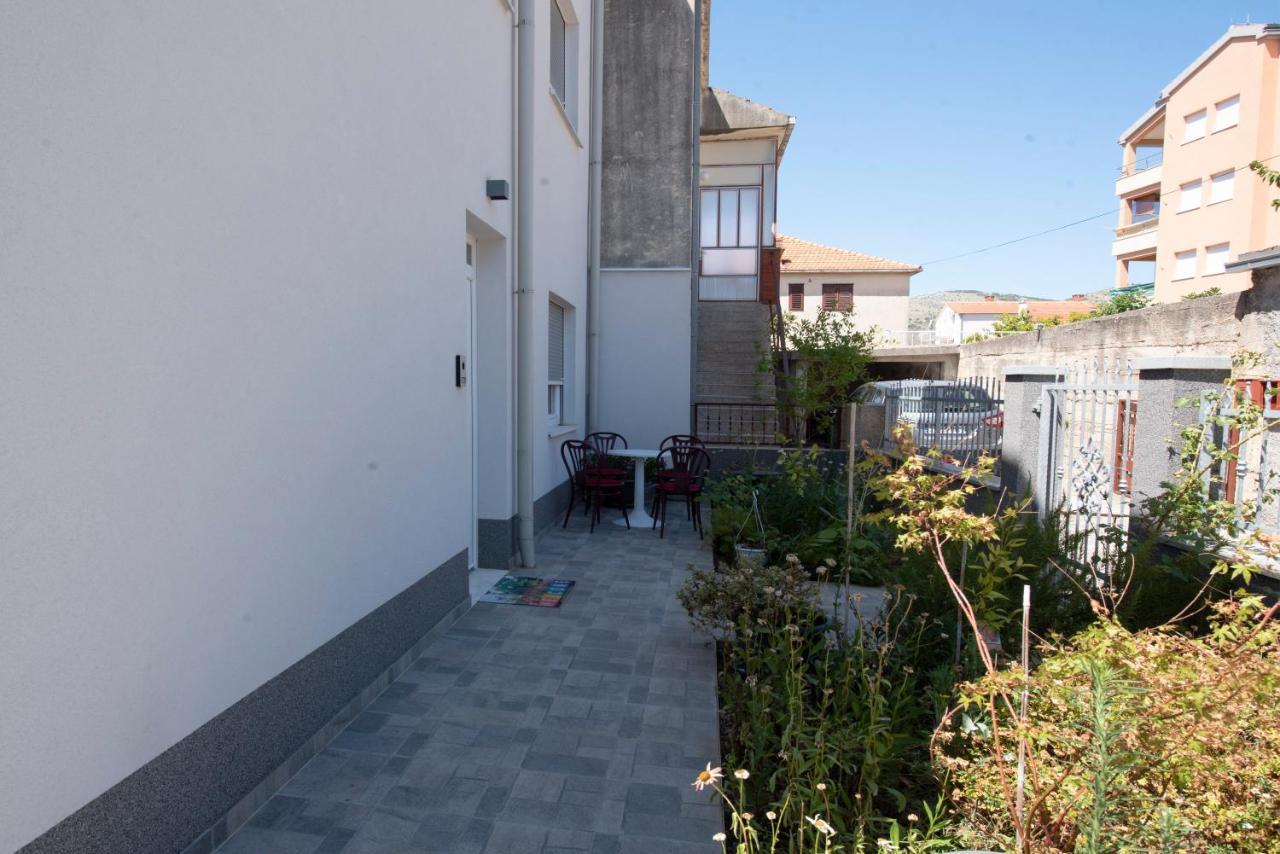 Sunny Attic Apartment With Balcony & Modern City Apartment With Outdoor Area, No Balcony Trogir Eksteriør billede