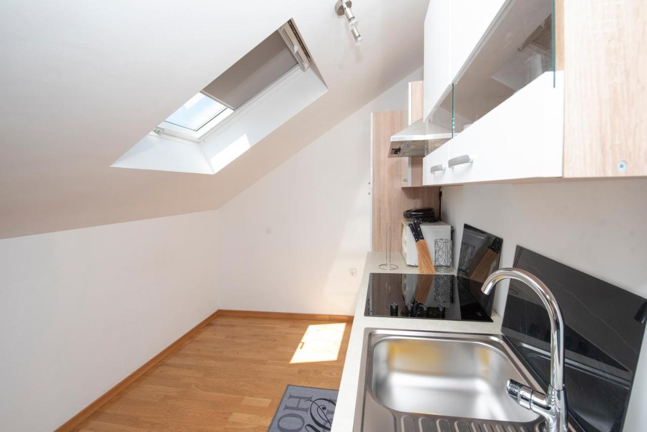 Sunny Attic Apartment With Balcony & Modern City Apartment With Outdoor Area, No Balcony Trogir Eksteriør billede