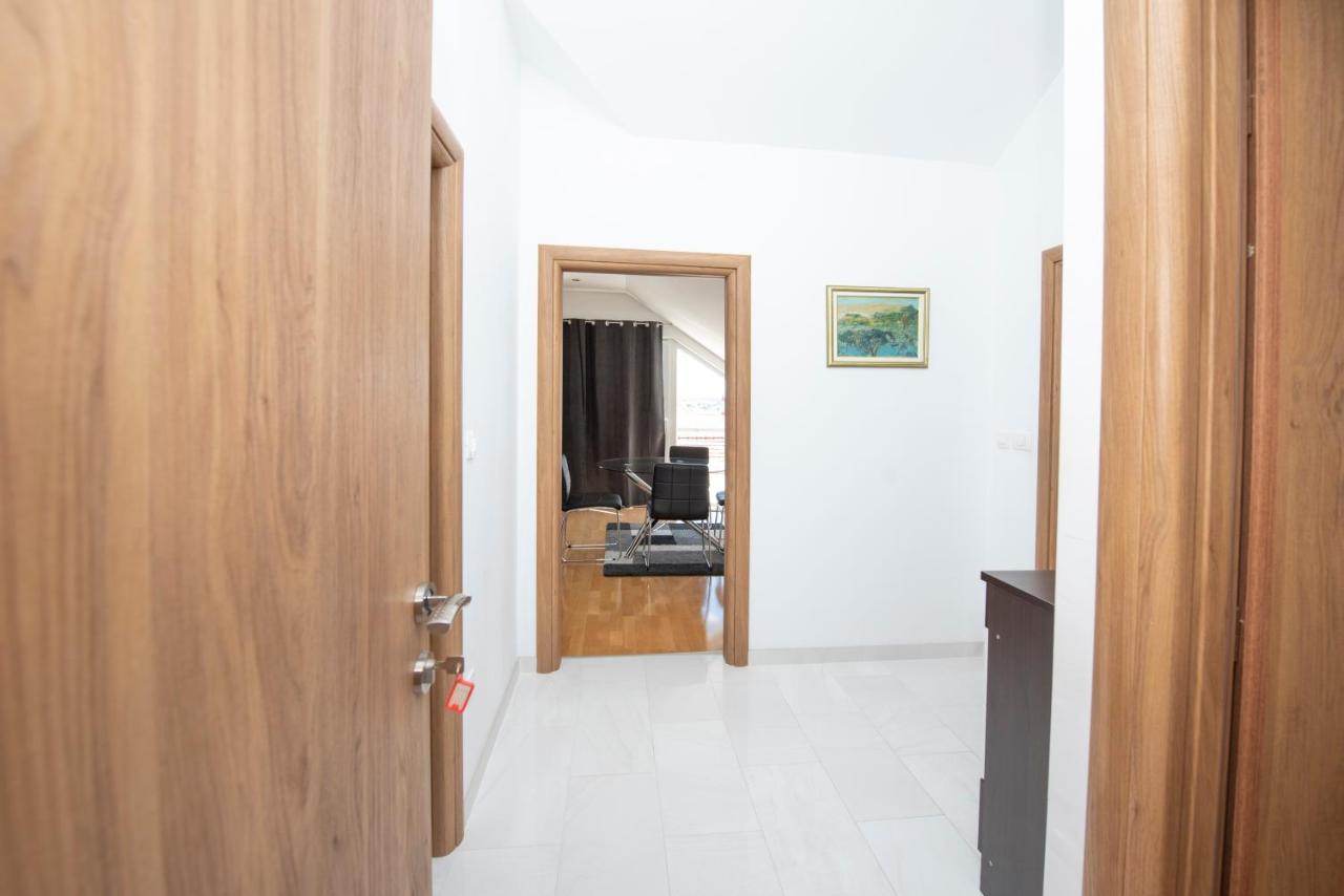 Sunny Attic Apartment With Balcony & Modern City Apartment With Outdoor Area, No Balcony Trogir Eksteriør billede