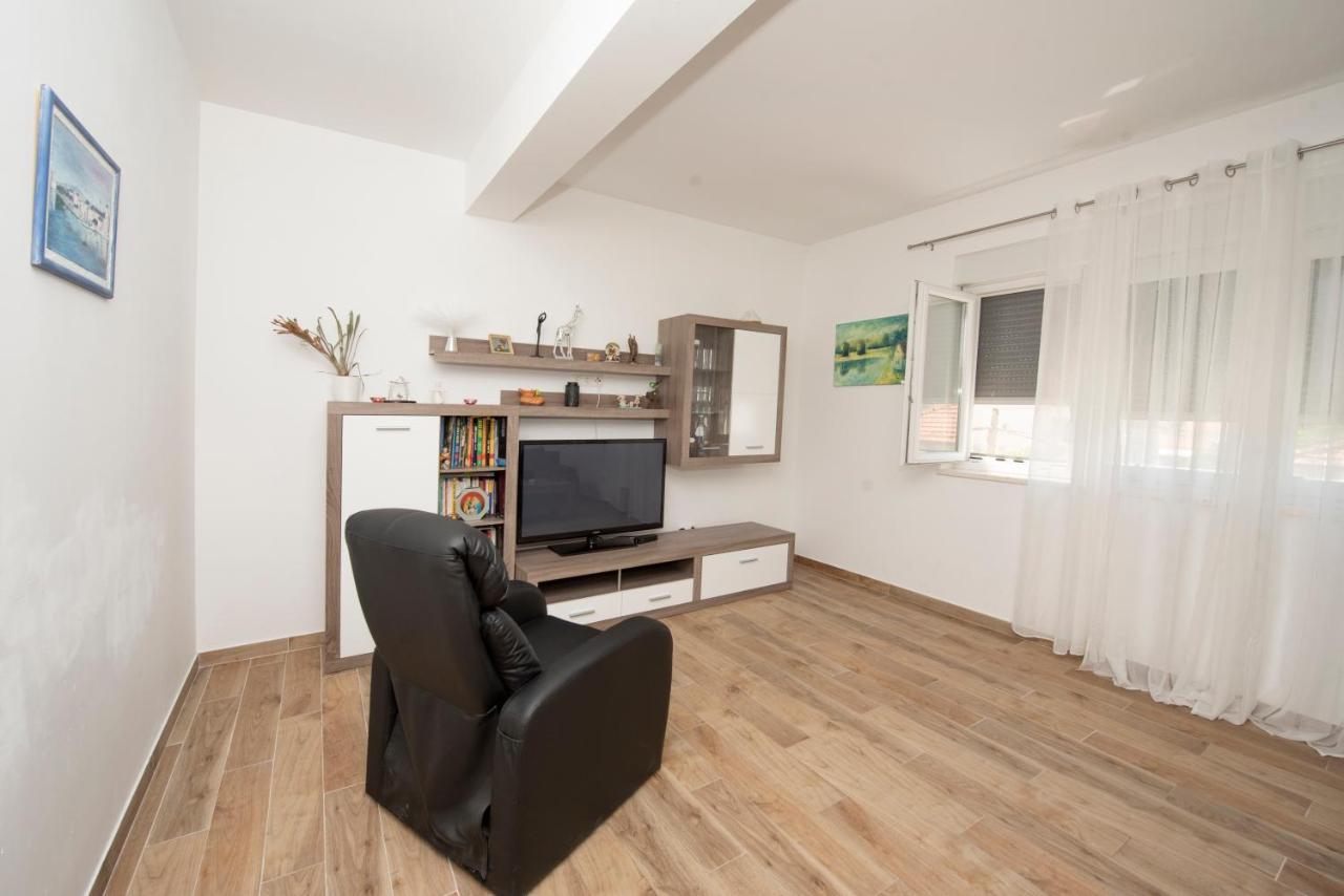 Sunny Attic Apartment With Balcony & Modern City Apartment With Outdoor Area, No Balcony Trogir Eksteriør billede